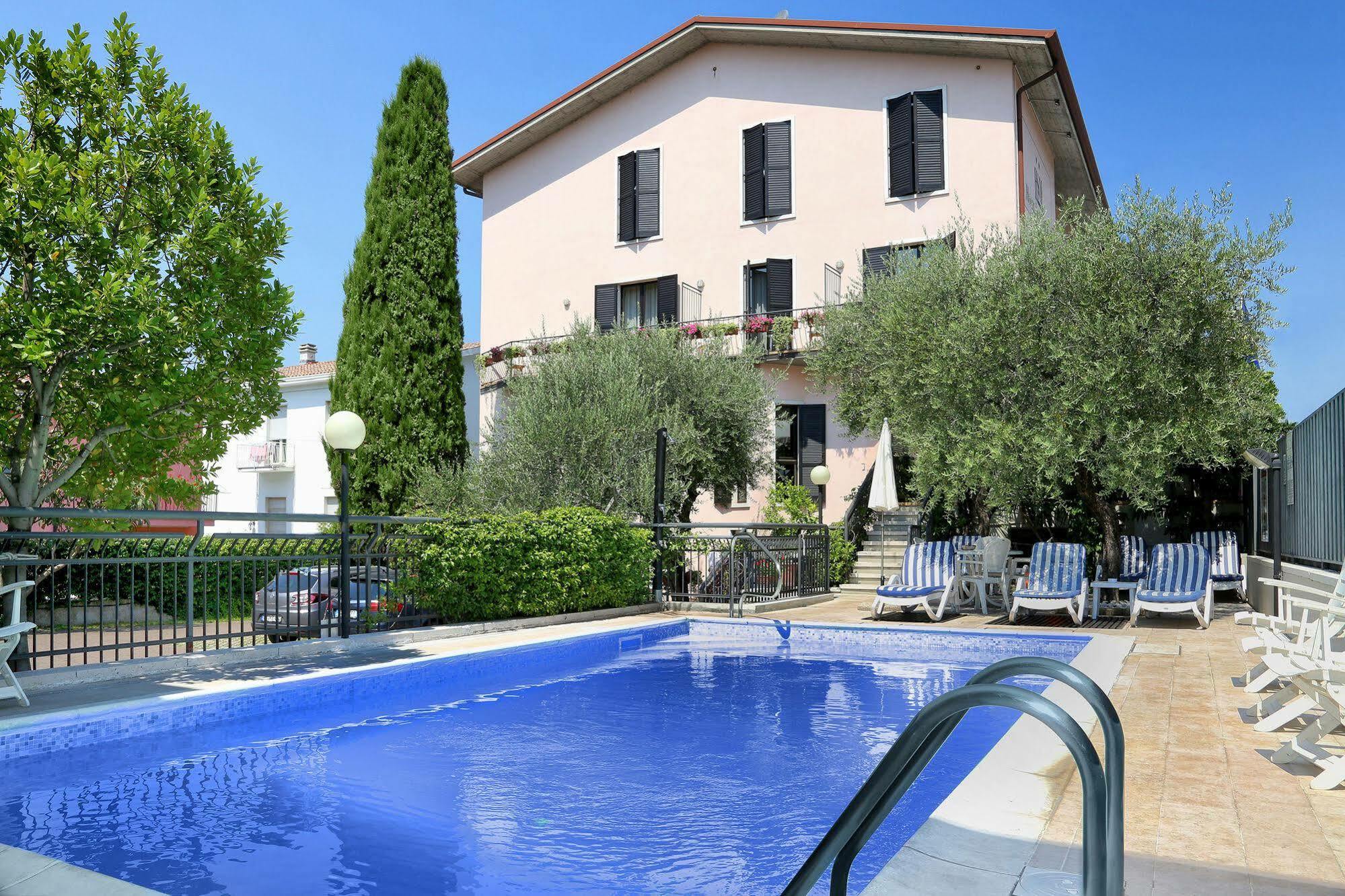 Hotel Santa Maria - Bardolino Town Center Exterior foto